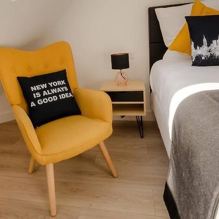 New York House Apartman Villejust Kültér fotó