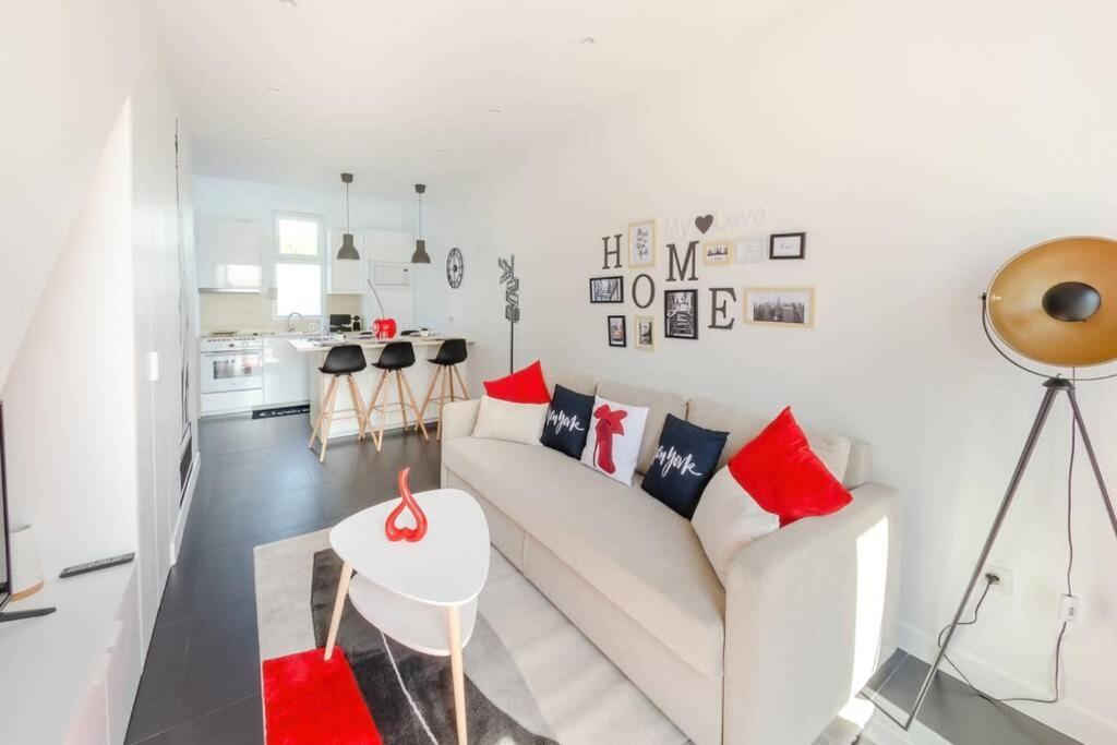 New York House Apartman Villejust Kültér fotó