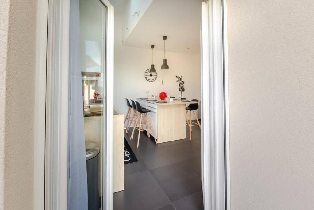 New York House Apartman Villejust Kültér fotó