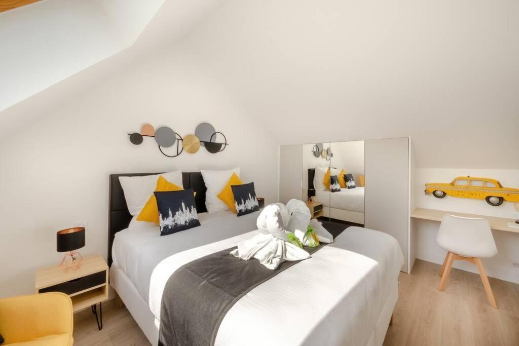 New York House Apartman Villejust Kültér fotó